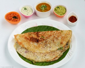 rava-dosa-breakfast-with chutney