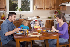 parents eating with htier children parenting