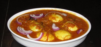 How to make spicy egg curry (Mutta curry)?