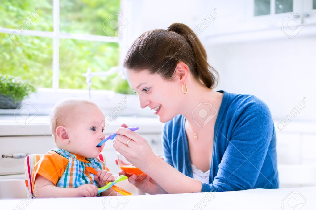 mother-feeding-her-cute-baby-son-giving-him-his-first-solid-food-Ntureloc arrowroot powder