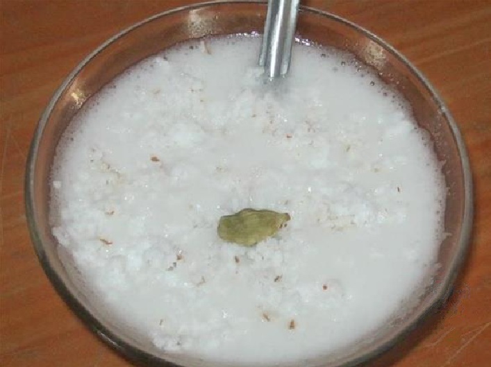 Nutritious Njavara Paalkanji or Boiled Navara rice with milk