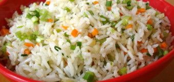 How to make vegetable fried rice at home?