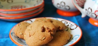 Soft and chewy Walnut cookies with honey