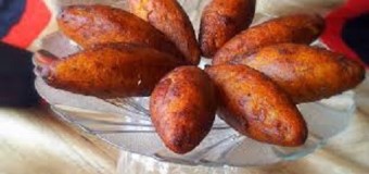 Unnakkaya (Banana rolls) – Coconut filled Plantain Fritters